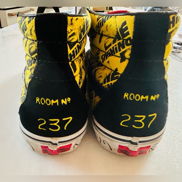 Vans Men's Sneaker Sk8 Hi Terror The Shining Room No 237 SZ 7.5 Yellow Black - Picture 5 of 9